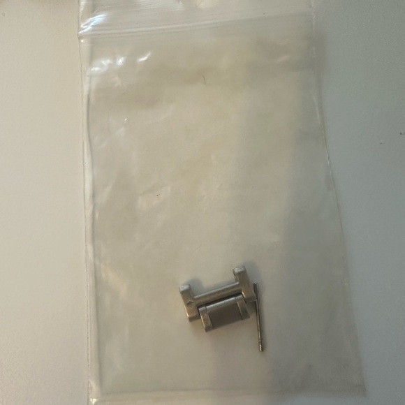 Bulova women’s MoP dial crystal bezel/accent day date running watch - Picture 3 of 3